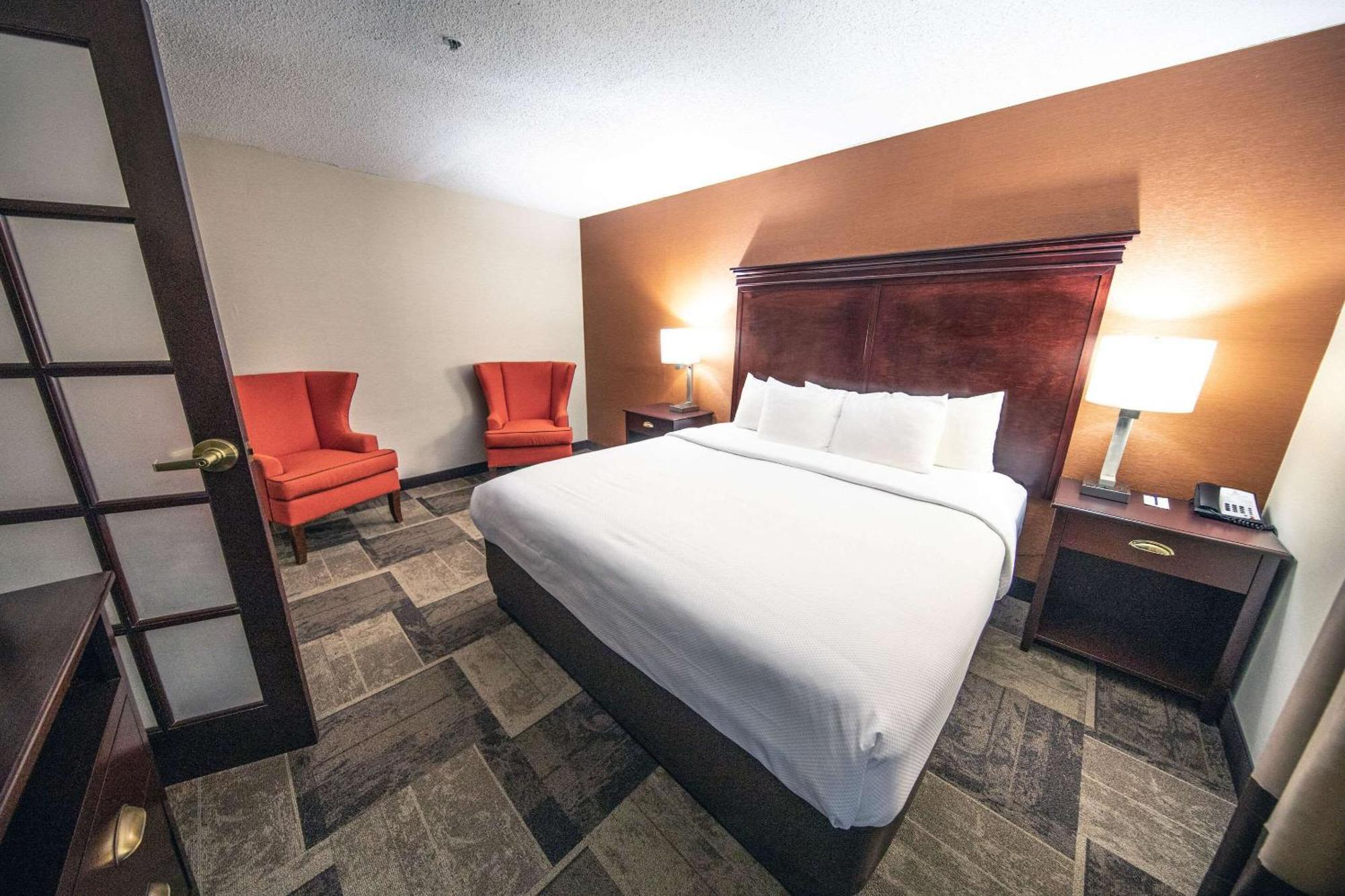 Comfort Inn & Suites Hutchinson Exterior photo